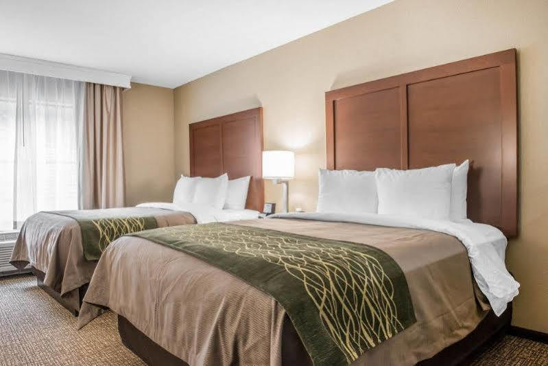 Comfort Inn & Suites Pittsburgh Esterno foto